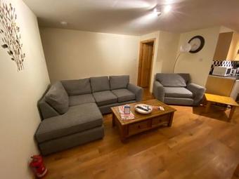 2 Varis Apartments