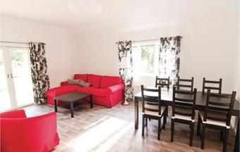 Holiday Home Hangvar Gullauser L�rbro