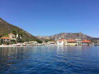 Hostal Troumpas Family Rooms & Apartments