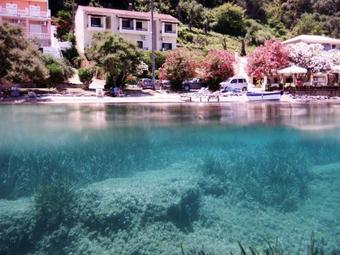 Hostal Akrogiali Rooms