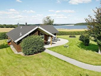 Three-bedroom Holiday Home In Roslev 7