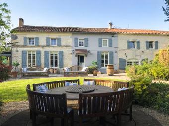 Courcerac Villa Sleeps 10 Wifi