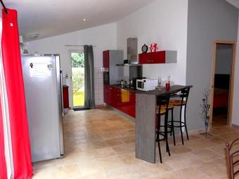 Agr�able Location Vacances Climatis�e Avec Piscine Priv�e Situ�e En Campagne De Maubec, Au C?ur Du Luberon, 6 � 8 Personnes