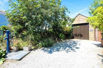 Turnpike Cottage