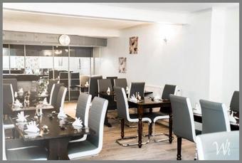 Whitehorse Hotel