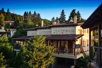 Hostal Aetoma Suites