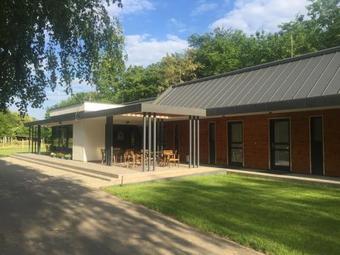 Hostal Moh�csi Vend�gh�z �s Lovasklub