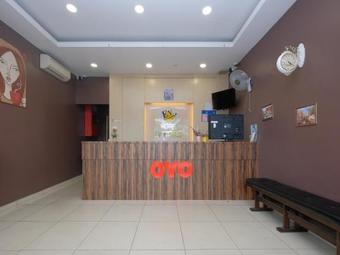 Hostal Oyo 89493 Q Hotel
