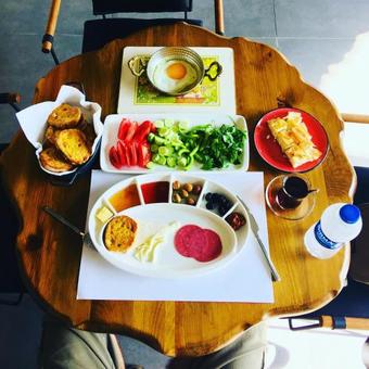 8 Rooms Boutique Hotel