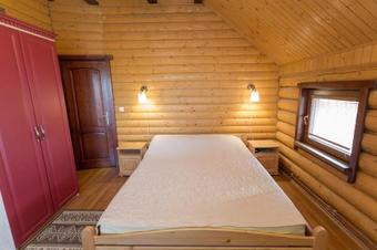 Gostynnyi Dim Zatyshok