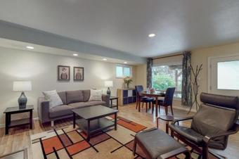 Oregon House Unit #1b The Gate House