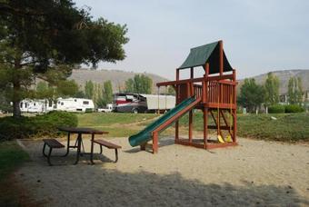 Crescent Bar Camping Resort Studio Cabin 1