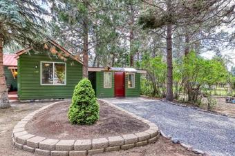 Sisters Downtown 1930s Cottage