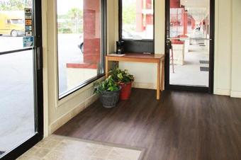 Hotel Jasper West Lake