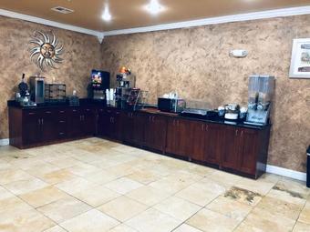 Hotel Hiway Inn Express & Suites