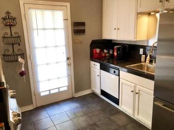 Ockley � Cottage At Waterford Square - Privacy On The Park!