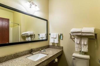 Cobblestone Hotel & Suites - Torrington
