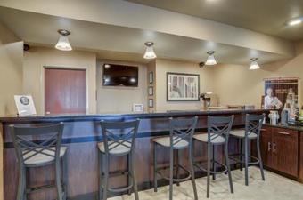 Hotel Cobblestone Inn & Suites - Oberlin