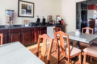 Hotel Econo Lodge Inn & Suites Conference Center Dublin