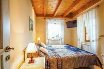 Mitrovici Villa Sleeps 8 Air Con Wifi