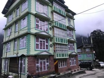 Hotel Rufina Blue Pine