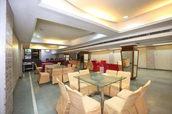 Oyo 10990 Hotel Alaska