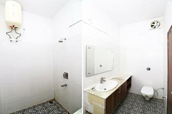 Hotel Oyo 26584 Royal Castle