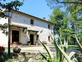 Locazione Turistica Agriturismo Il Noceto (pnn100)