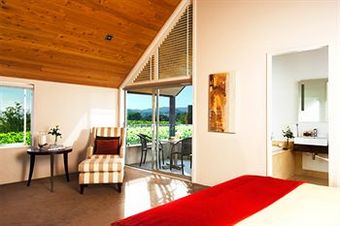 Takatu Lodge And Vineyard