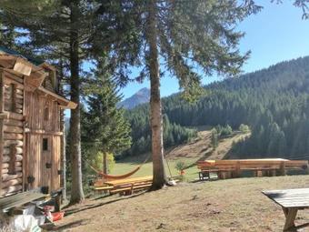 Hostal Lodge Between The Pine Trees