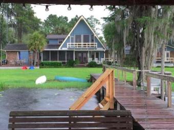 Hampton Lake Bed And Breakfast