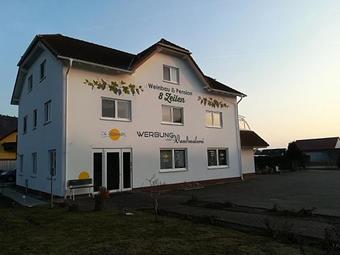Hostal Weinbau & Pension "8zeilen"
