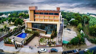 Hotel Jalashray Resort