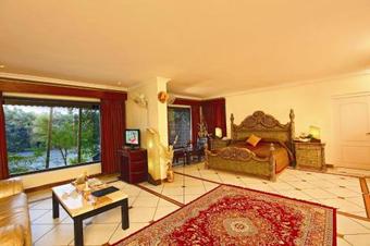 Hotel Emarald Resort