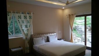 Hotel The Brook Resorts & Spa