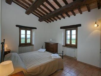 Fabulous Mansion In Sant'angelo In Vado With Swimming Pool