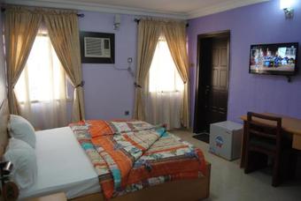 De Royal Legacy Hotel And Suites