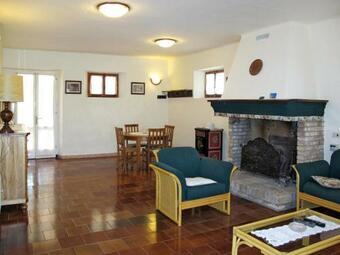 Locazione Turistica Casa La Pergola (mvo100)