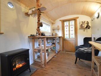 Charming Cottage With Jacuzzi In Zeeland