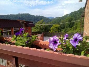 Hostal Oreshki Guest House