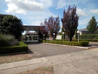 Country Gardens Motel