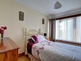 Cosy Holiday Home In Berriew Overlooking Farmland