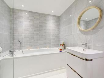 Modern Holiday Home In Hythe Kent With Terraces