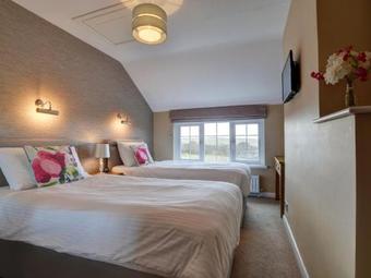 Spacious Holiday Home In Ilkerton With Garden