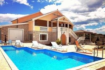 Holiday Home In Donji Lepuri 26798