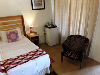 Posada The Bush Pub & Inn