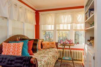 Enchanted Cottage On Glen - Entire House Rental