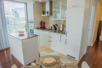 Aoc Suites - High-rise Condo - Cn Tower / Lake View