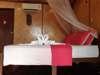 Hotel Baan Chompoo Homestay