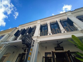 Hostal Chino Town Gallery Hostel